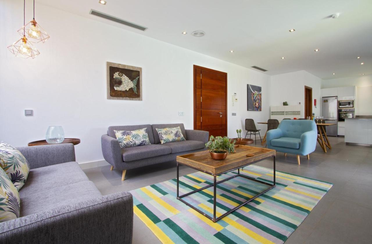 Villa Los Mojones: Luxury Retreat with Heated Pool near Old Town Tias Exterior photo